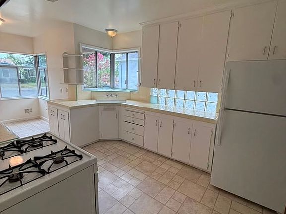 3rd image of 2272 8th Ave