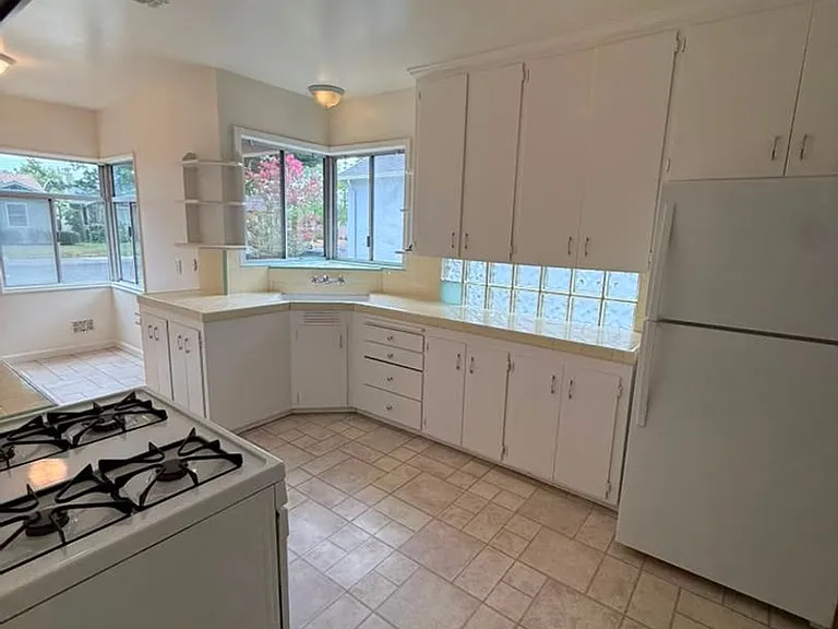 2272 8th Ave — Photo 3