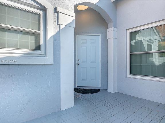 4th image of 18801 NW 11th St