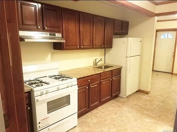 5th image of 839 E 222nd St