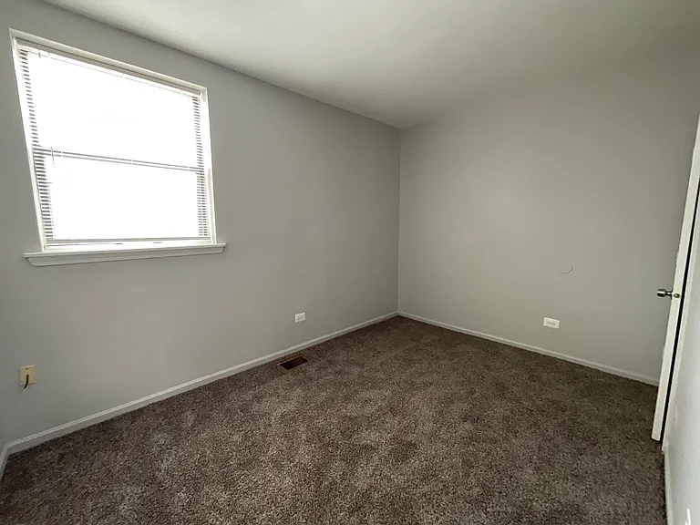 4631 S Lake Park — Photo 4