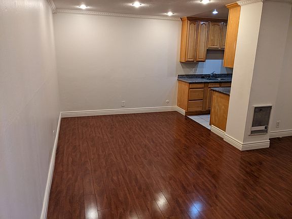 3rd image of 410 Auburn Way APT 16