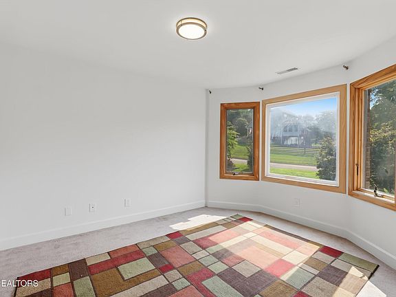 5th image of 118 W Melbourne Rd
