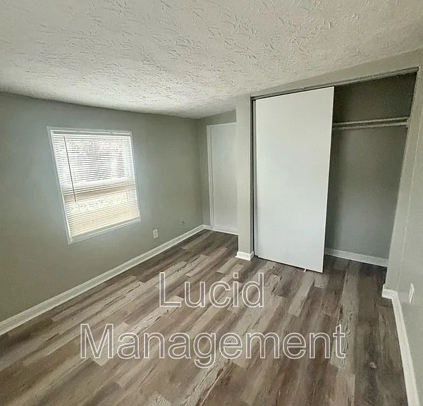 4015 Parthenia Ave — Photo 8