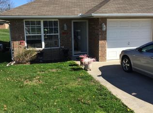 306 NE 6th St APT A, Oak Grove, MO 64075