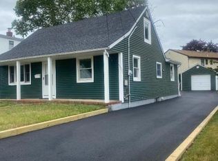 9 Memorial Pl, Elmwood Park, NJ 07407