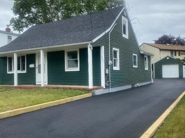 9 Memorial Pl, Elmwood Park Boro, NJ 07407