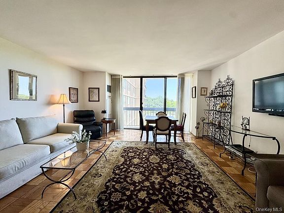 4th image of 27110 Grand Central Parkway #6Y