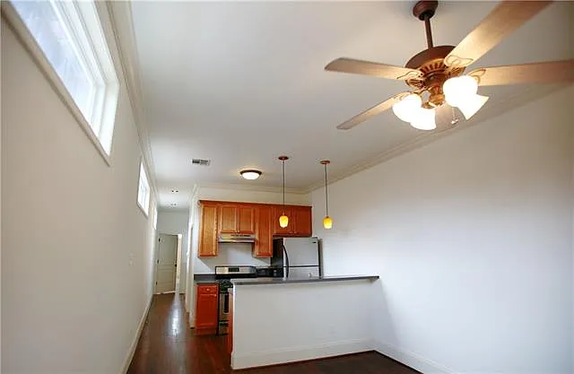 2 bed, 2.5 bath, 1000 sqft, $1,775 — Photo 2