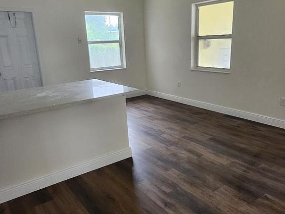 4th image of 9420 Little River Blvd