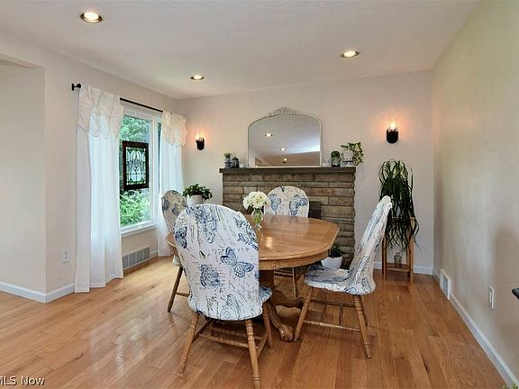 4th image of 30235 Woodall Dr
