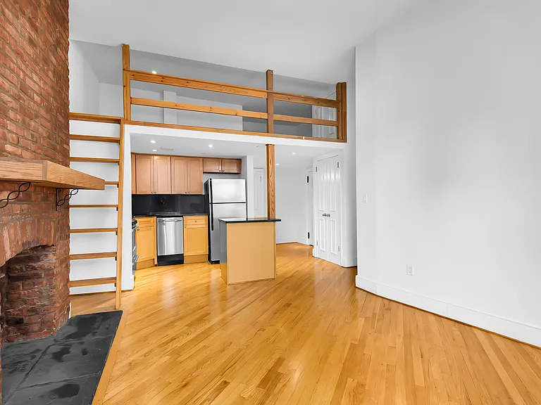 122 E 27th St #3A — Photo 3