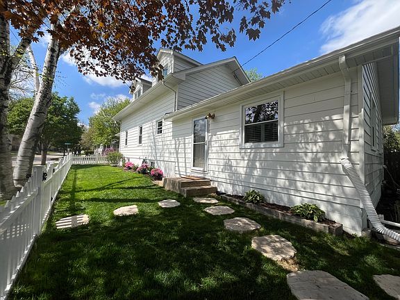 2nd image of 701 Edison St