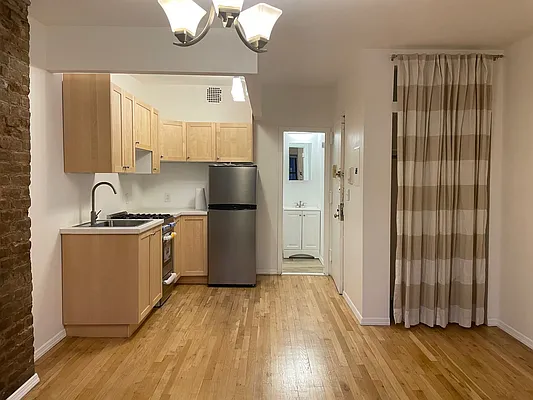 Rented by Compass | media 18