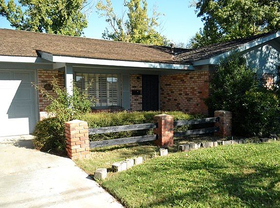 4th image of 810 W 15th St
