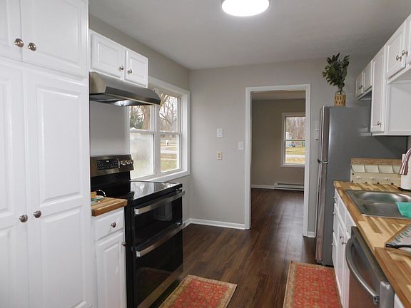 4th image of 2110 Miller Dr