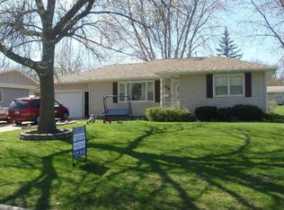 2662 Saratoga Dr, Waterloo, IA 50702