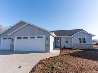 N8892 Dublin Pass, Menasha, WI 54952