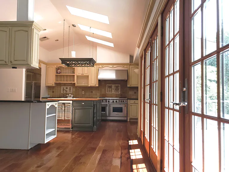 275 Evergreen Ave #1 — Photo 3