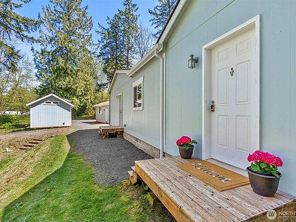 4th image of 349 NE Waaga Way