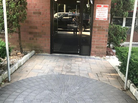 2nd image of 999 Forest Ave APT 4A