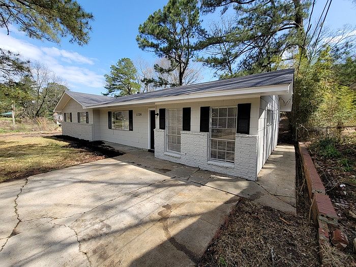 1st image of 1726 Camellia Ln