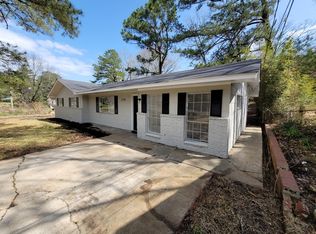1726 Camellia Ln, Jackson, MS 39204