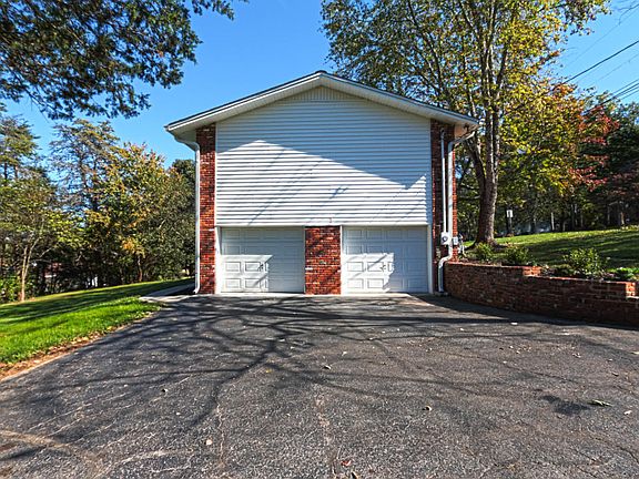 2nd image of 10421 Pinedale Dr