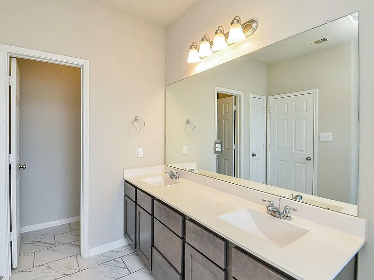 5443 Grand View Dr — Photo 18