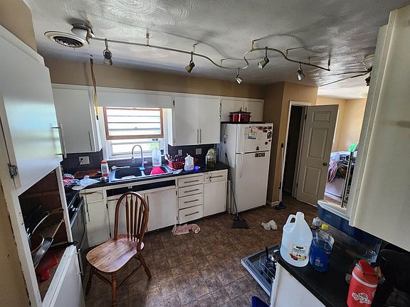4th image of 223 N Sedgwick Ave