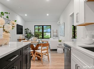 131 Beach Rd #202, Fairfield, CT 06824