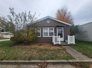 1726 N Jackson St, Litchfield, IL 62056