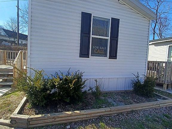 3rd image of 4689 Burkhardt Ave