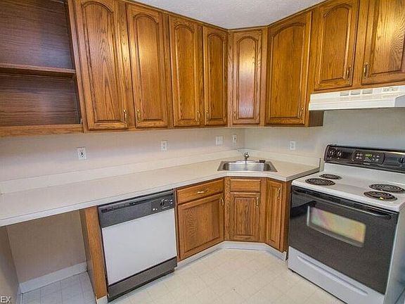 3rd image of 1350 Leeward Ln APT B
