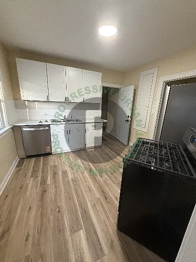 4427 West 49th Street - Upstairs — Photo 2