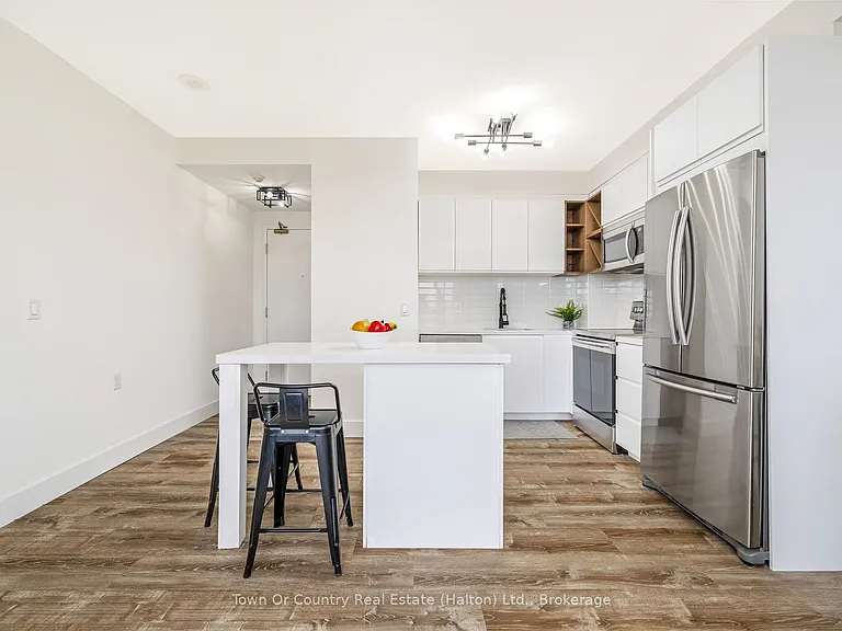 200 Burnhamthorpe Rd E #1309 — Photo 4