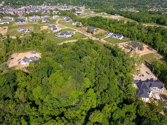 3rd image of 10 Saddlewood Ln