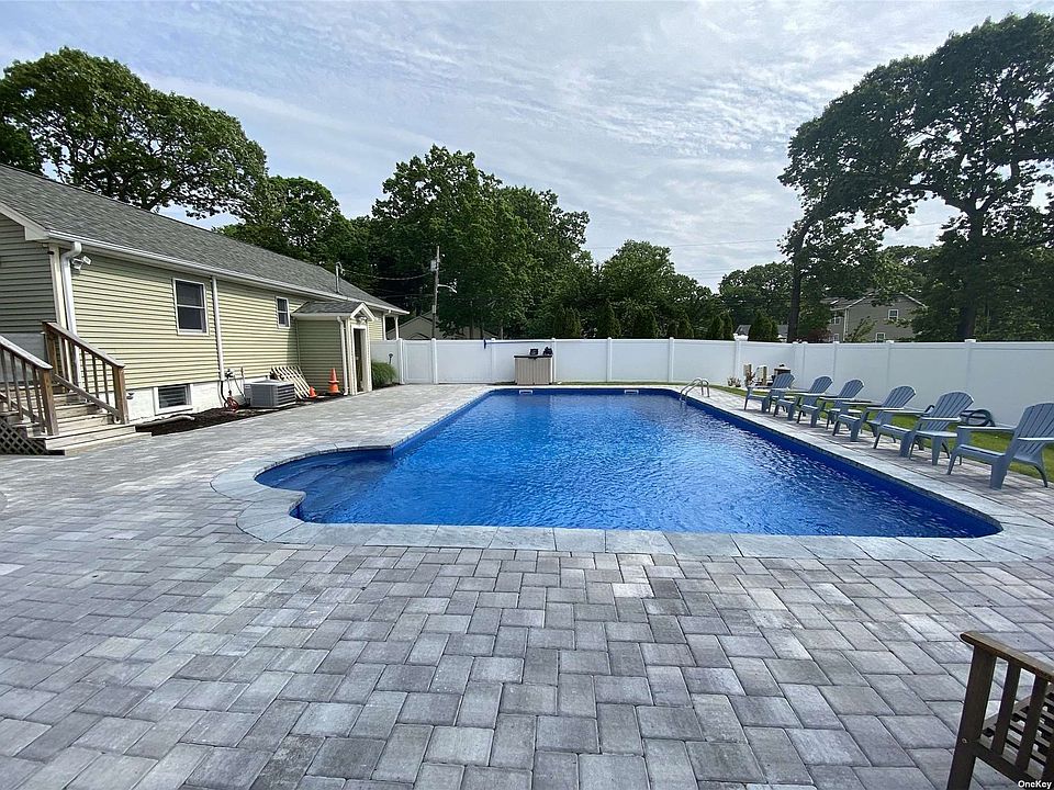 1st image of 265 Iroquois St