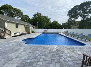 265 Iroquois St, Ronkonkoma, NY 11779