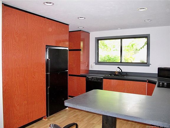 99 Woodside Circle