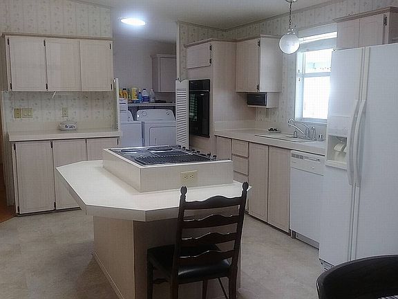 2nd image of 427 Kingslake Dr #55