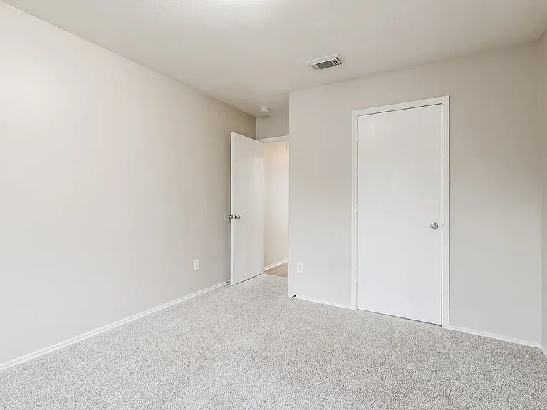 21243 Linden House Ct — Photo 14