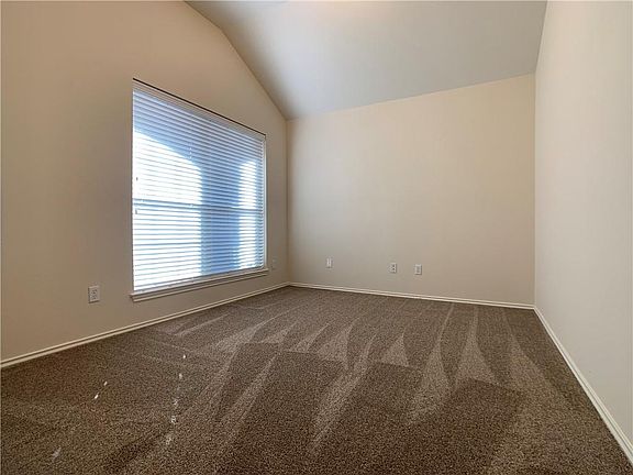 3rd image of 1353 Rainbow Parke Dr
