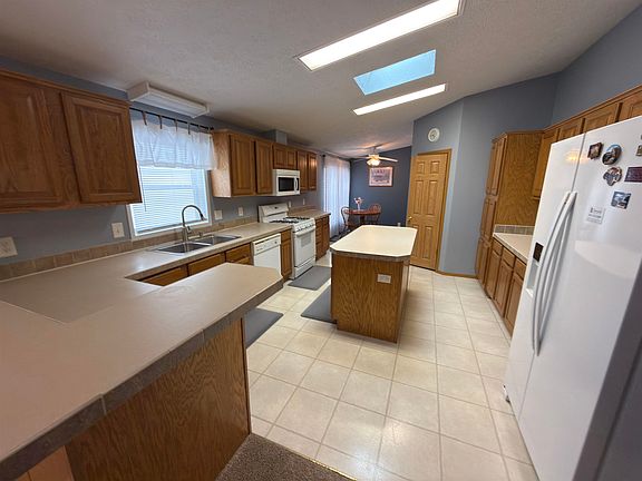 5th image of 2334 Blossom Ln