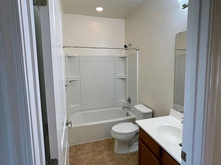 4014 Luminary Dr — Photo 24
