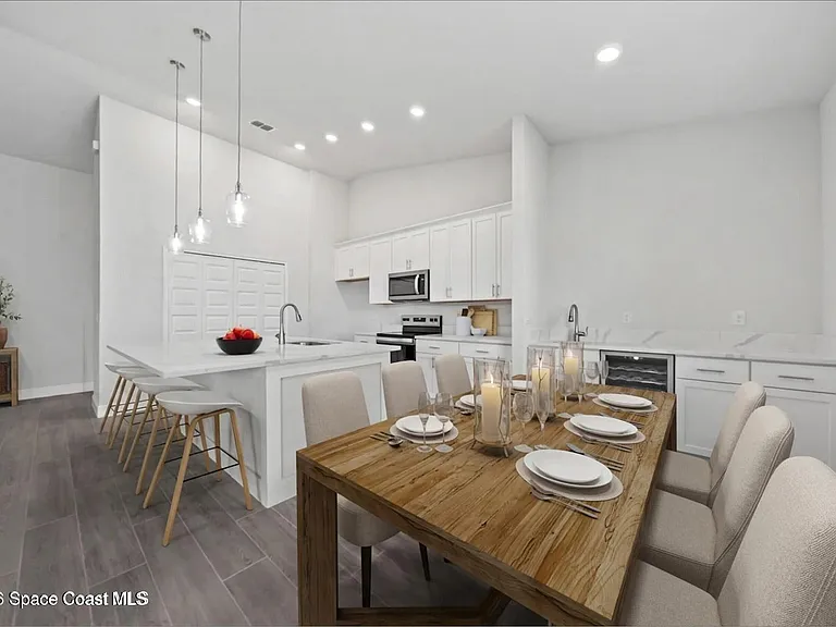 407 Cellini Ave NE — Photo 8