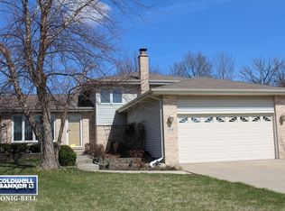1210 E Collingwood Dr, Lockport, IL 60441