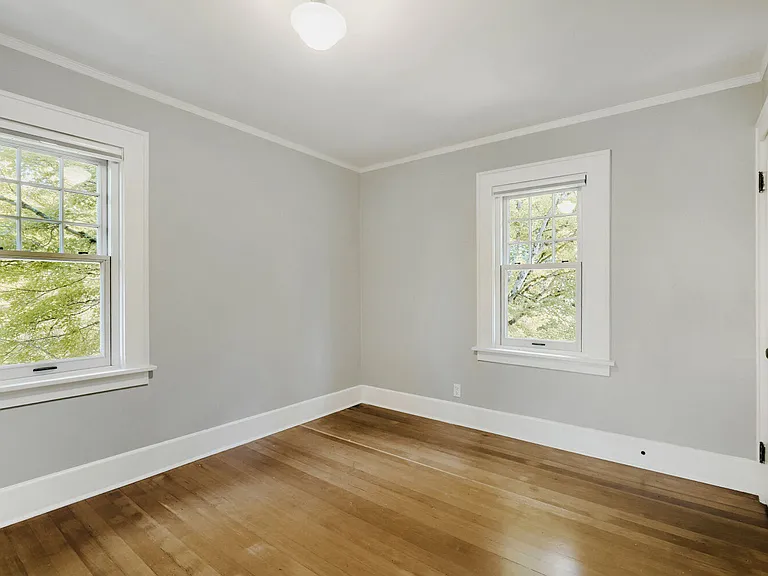 1522 E Howe St — Photo 17