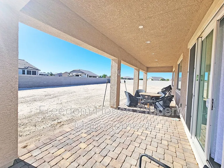 4901 Fairwood Ct — Photo 43