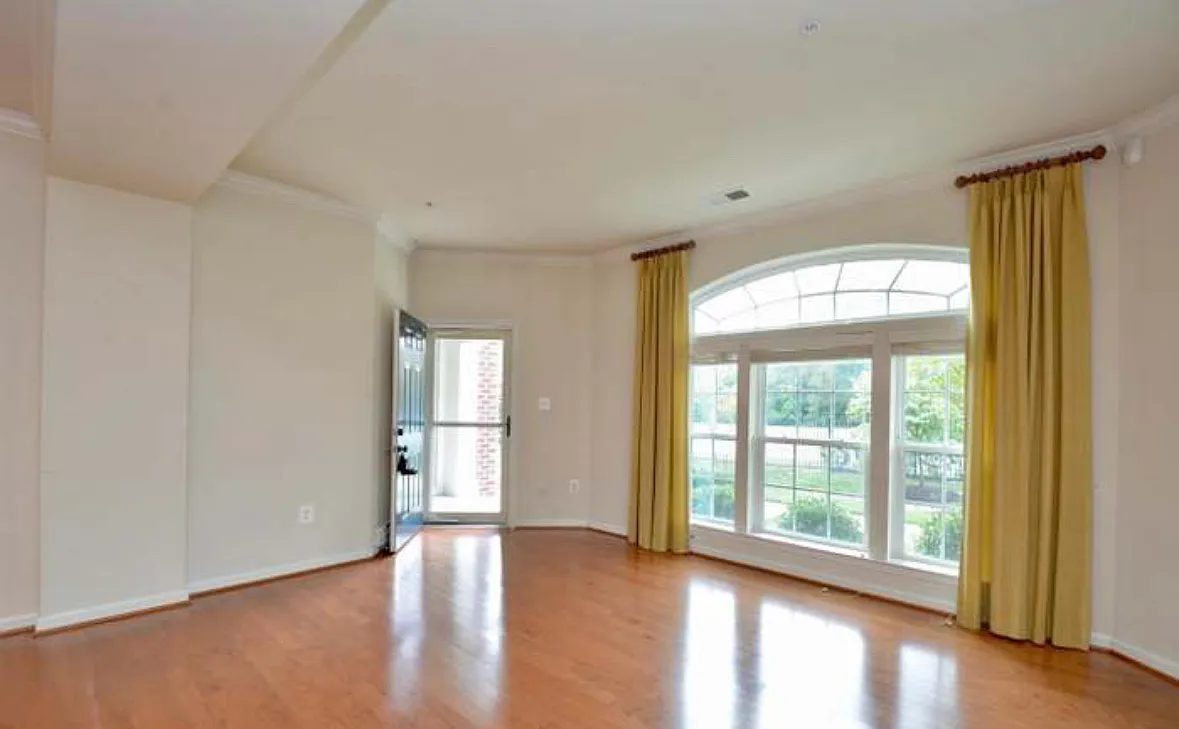 2 bed, 2.5 bath, 2641 sqft, $3,200 — Photo 3